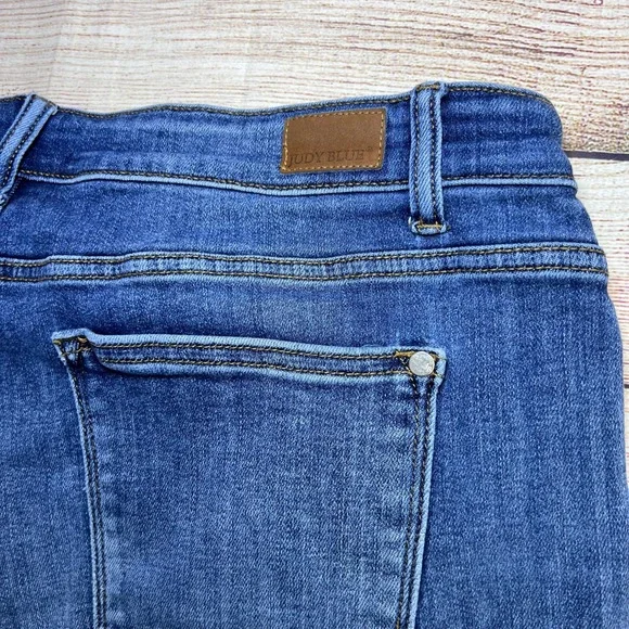 Judy Blue Womens Size 2XL Medium Wash High Rise Denim Shorts Curvy Plus Size - Picture 11 of 11